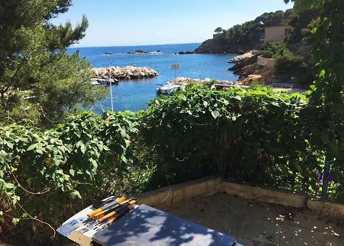 Cabanon Sur L Eau