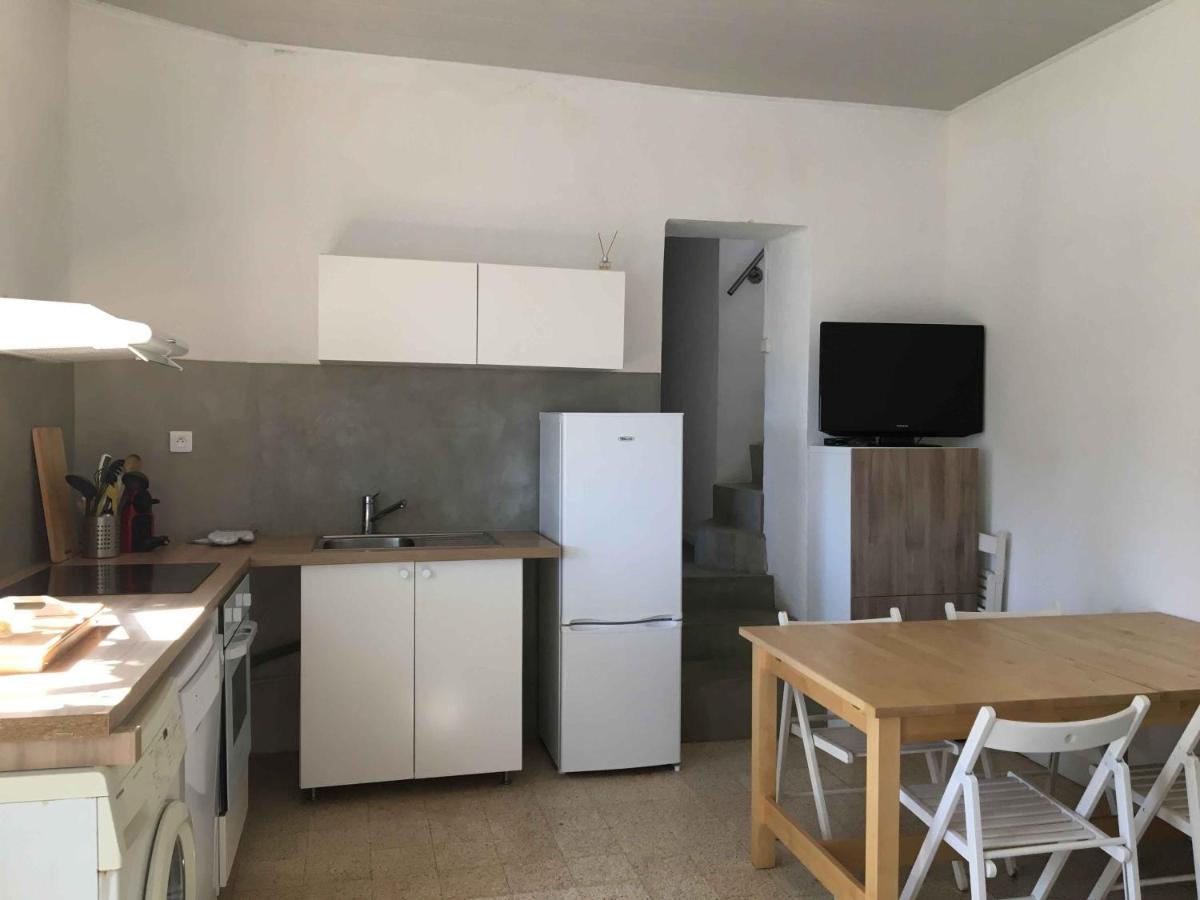 Cabanon Sur L Eau Holiday home
