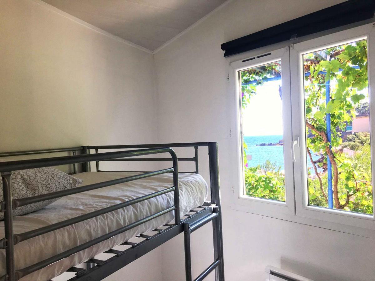 Holiday home Cabanon Sur L Eau *