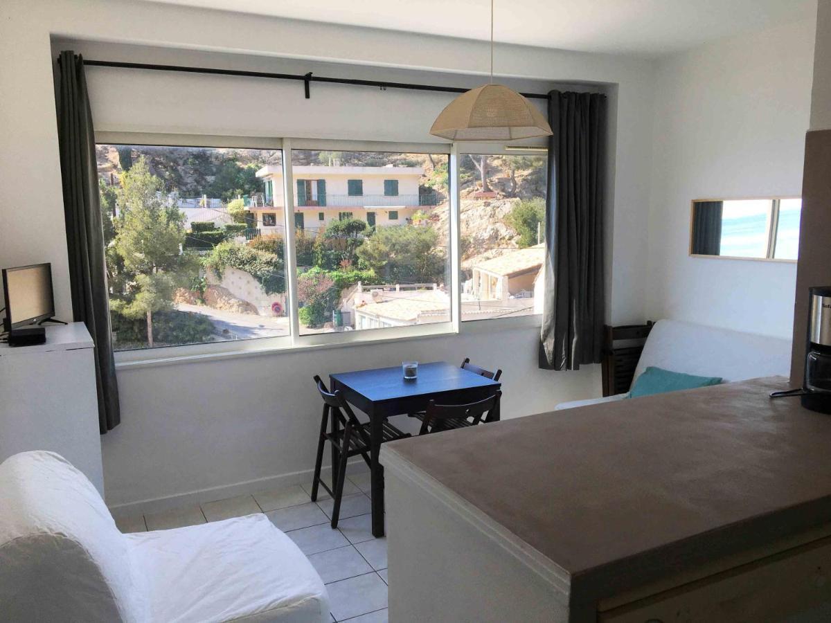 Cabanon Sur L Eau * Ensues-la-Redonne