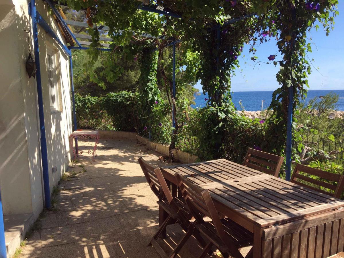 Cabanon Sur L Eau Holiday home *