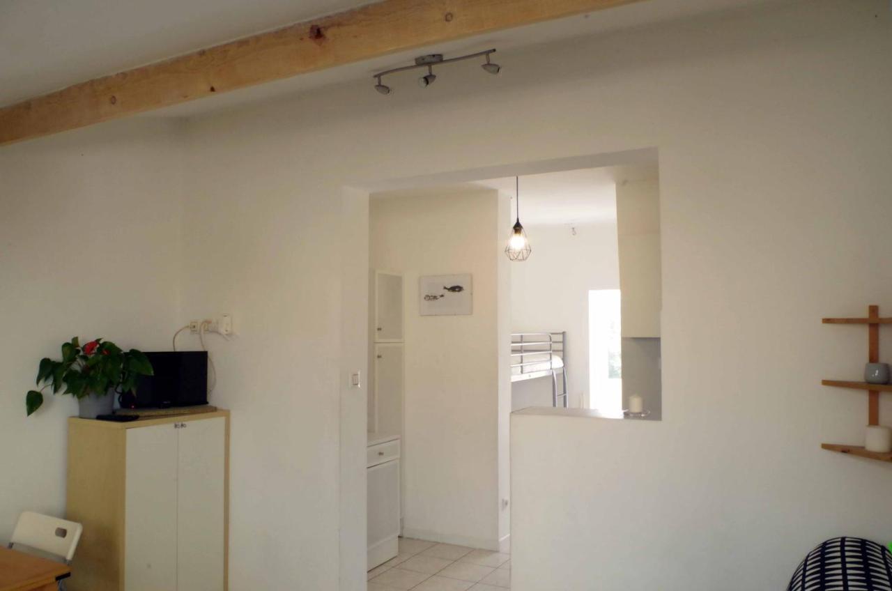 Cabanon Sur L Eau Holiday home