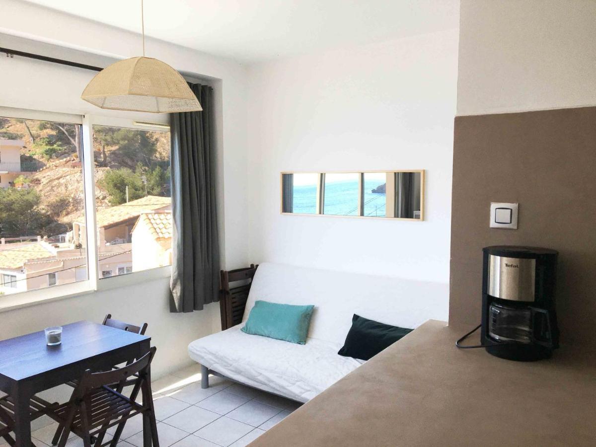 Cabanon Sur L Eau Holiday home *