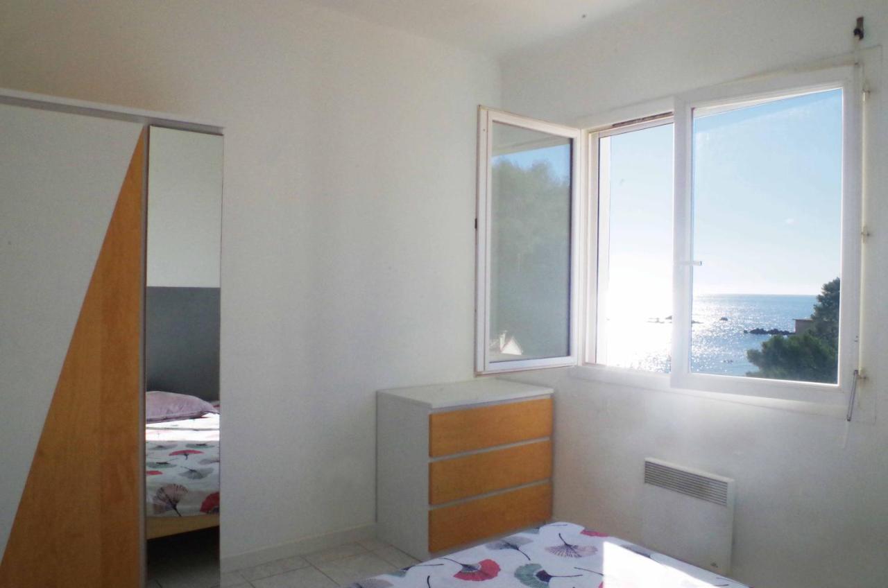 Cabanon Sur L Eau * Ensues-la-Redonne
