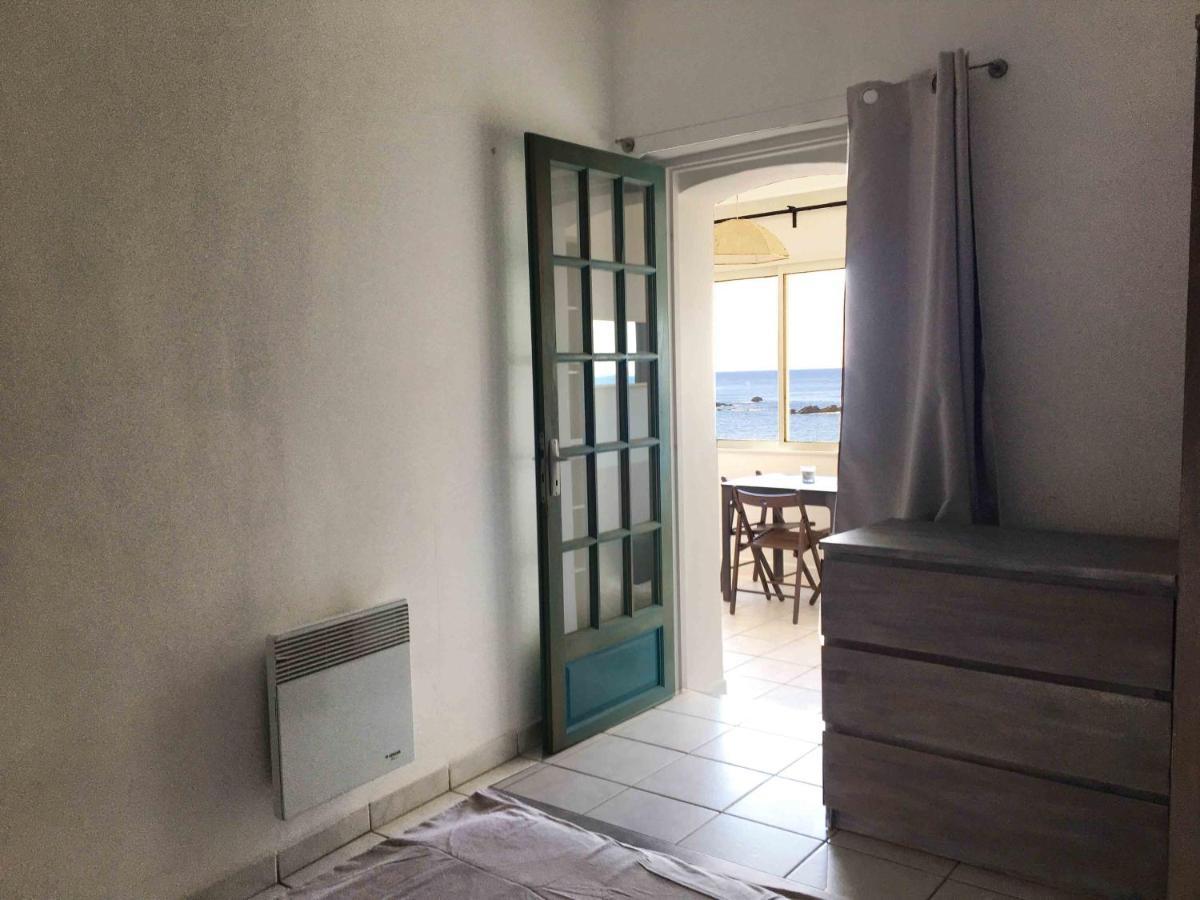 Cabanon Sur L Eau Holiday home *