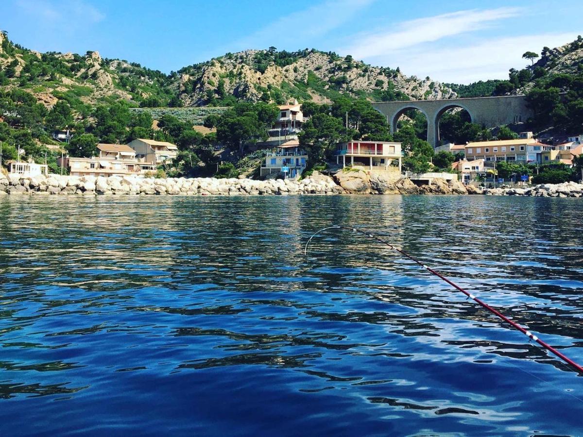 Cabanon Sur L Eau * Ensues-la-Redonne