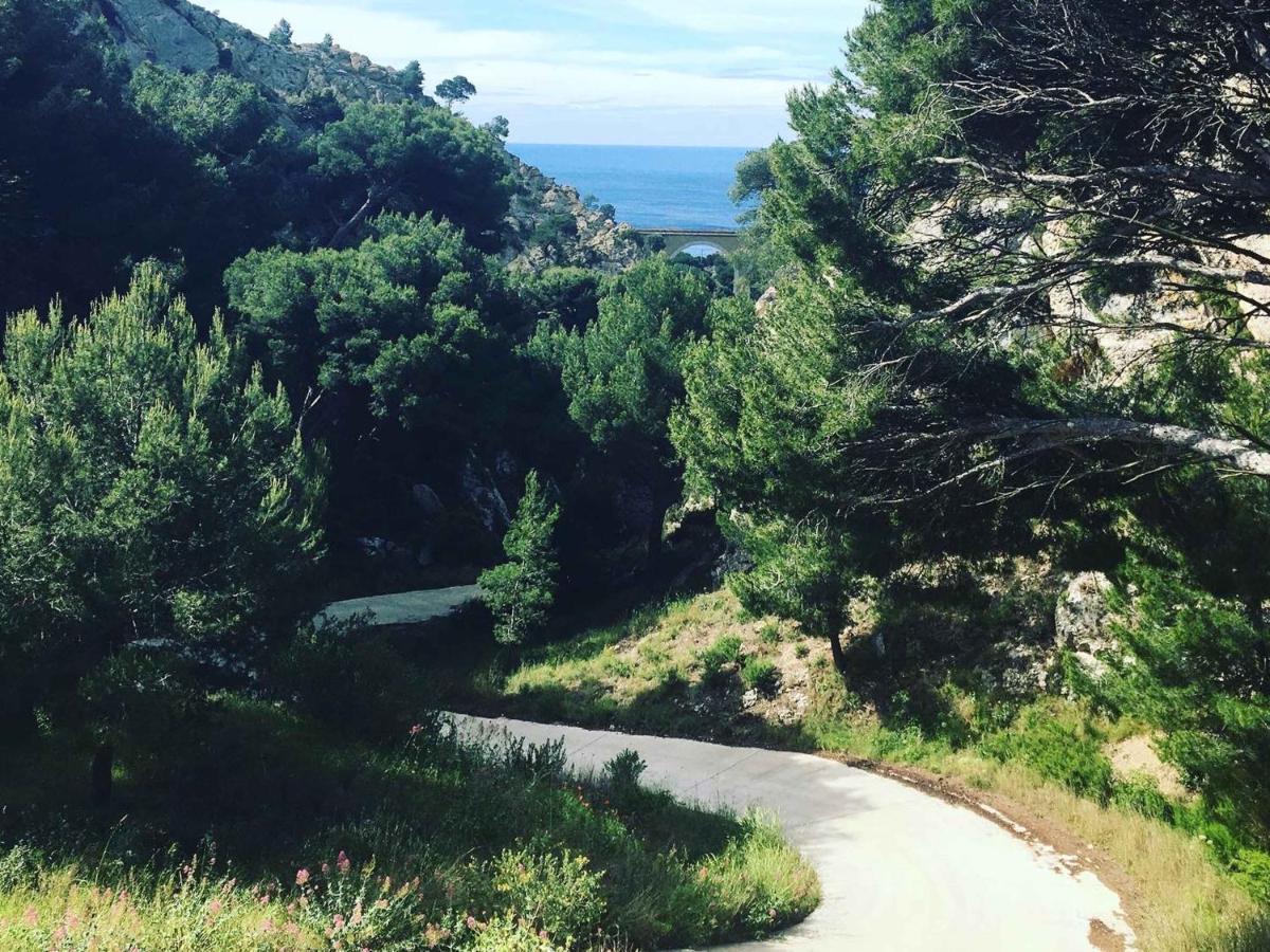Cabanon Sur L Eau Holiday home Ensues-la-Redonne