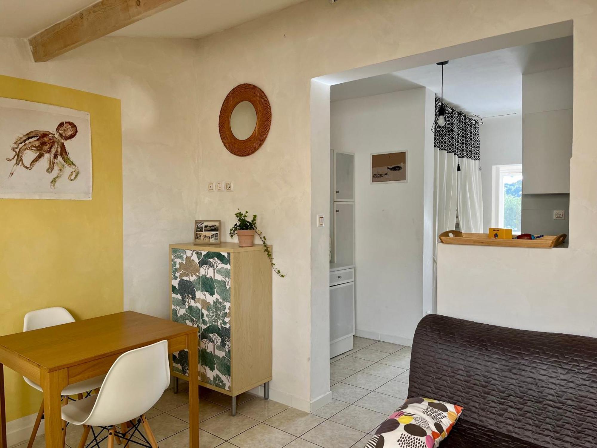 Cabanon Sur L Eau * Ensues-la-Redonne