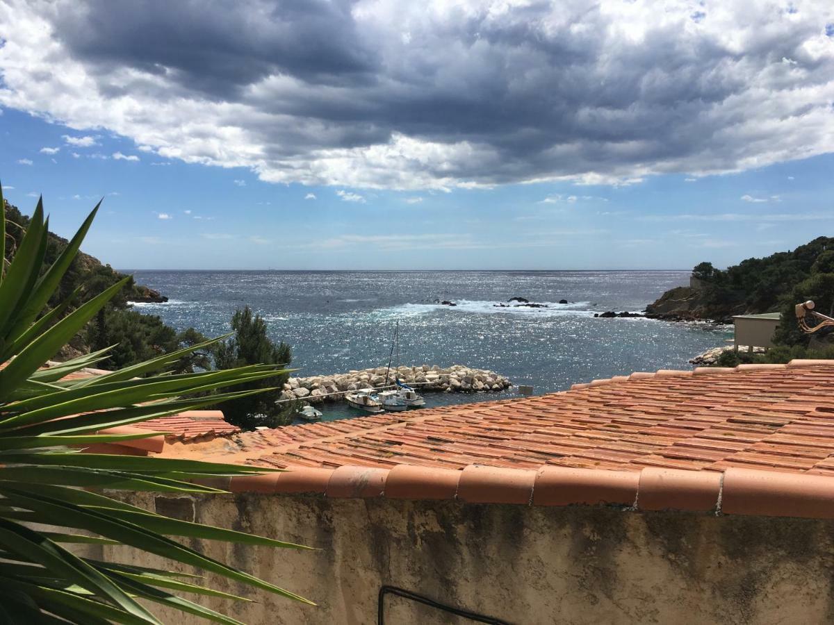 Cabanon Sur L Eau Holiday home Ensues-la-Redonne