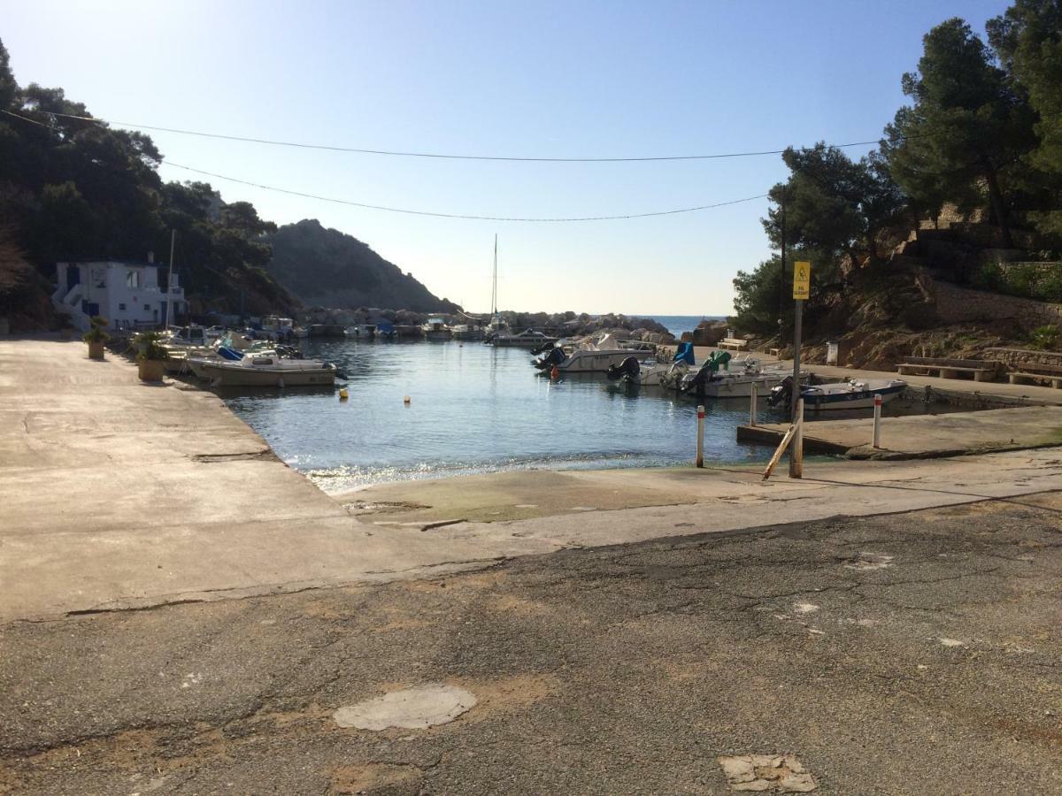 Cabanon Sur L Eau Holiday home