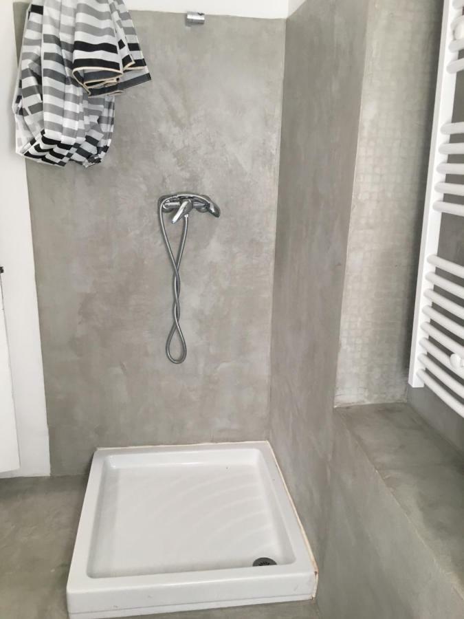 Cabanon Sur L Eau Holiday home